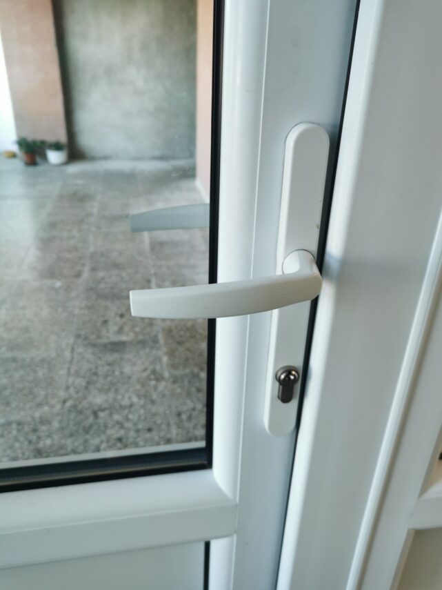 Suremontuotos balkonų durys